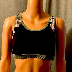 Women’s crop top black green with camouflage shoulders
Size medium
Used